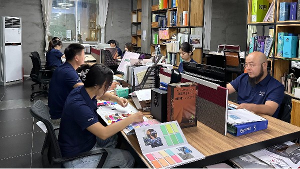 为什么越来越多的面料商找传美定制色卡